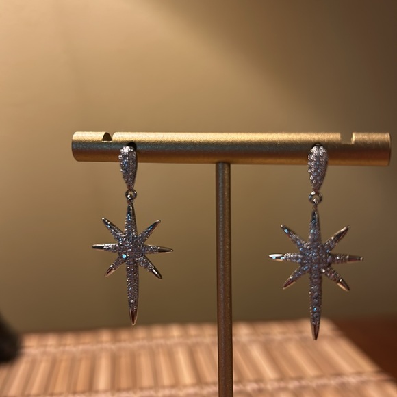 CHRISTMAS EARRINGS CRYSTAL ,AND .925 star gazers pic. Shown in reg. And flash - Picture 8 of 8